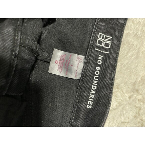 No Boundaries Womens Super High Rise Destructed Mom Jeans Black Size 7 NWT - Picture 12 of 12